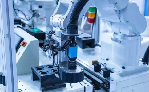 疫情推動工業(yè)企業(yè)智能制造進程，工業(yè)機器人 自動化生產(chǎn)、線上辦公成應對利器