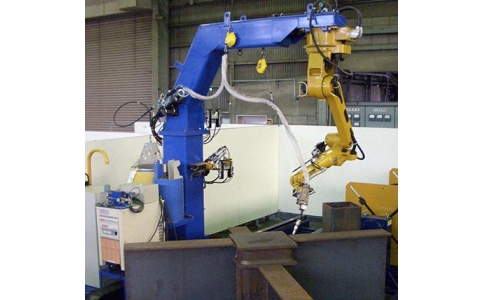 從焊接性能方面來說，焊接機器人性能更為穩(wěn)定